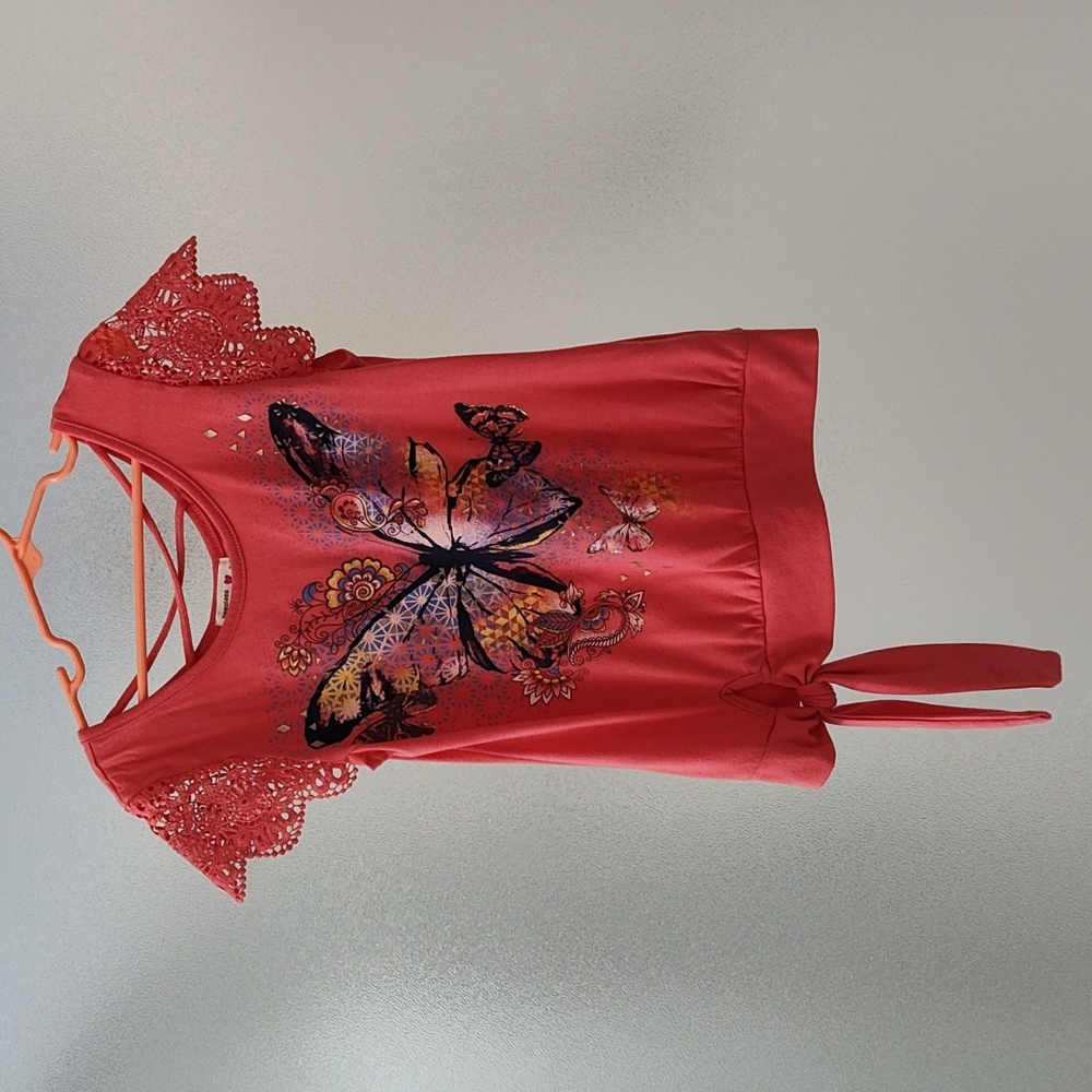 Girls Beautees size small Butterfly T-shirt with lace sleeves